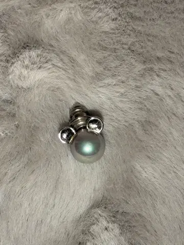 그레이 펄 공 미키마우스형 브로치