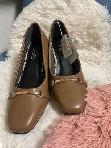 새상품 DURAS 브라운 스퀘어토 펌프스 패셔너블 23.5cm