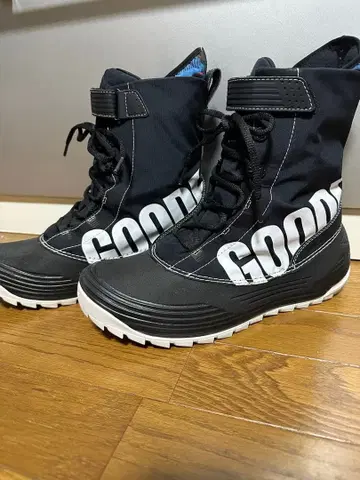 GOODENOUGH x Teva 부츠