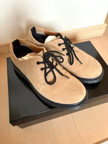 베이지 스웨이드 캐주얼 슈즈