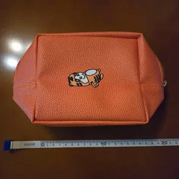 다이닝 그룹 트라볼타 파우치