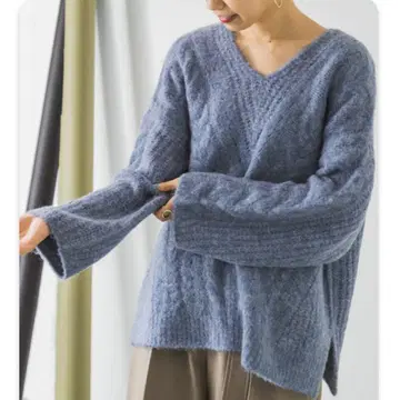 어반 리서치 알파카 혼방 케이블 니트 V넥 긴팔 슬릿 블루