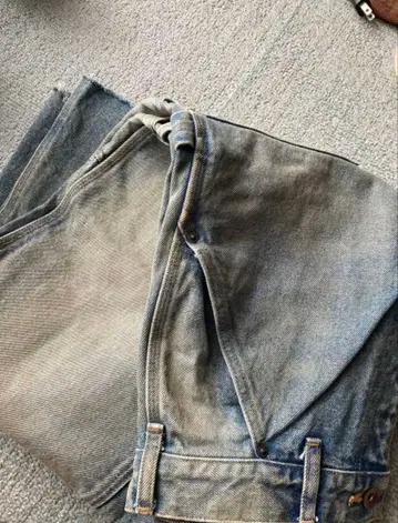 요네즈 켄시 착용 DEVINUSAGE WORK DENIM PANTS