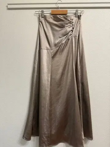 MERCURYDUO 베이지 플레어 스커트