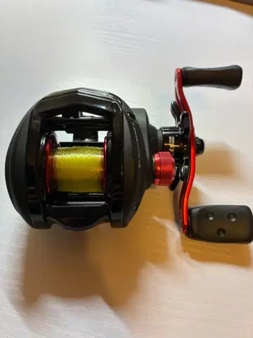 Abu Garcia BLACKMAX3 베이트 낚시릴 오른손잡이 블랙/레드