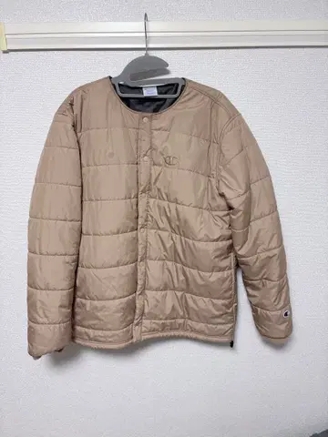 Champion 베이지 다운 자켓