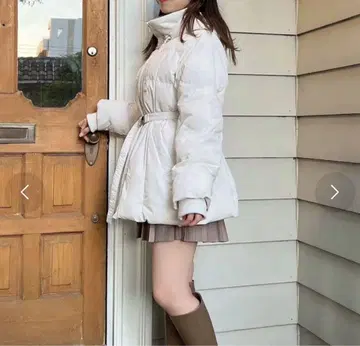 dazzlin 페플럼 벨트 다운 라이크 자켓