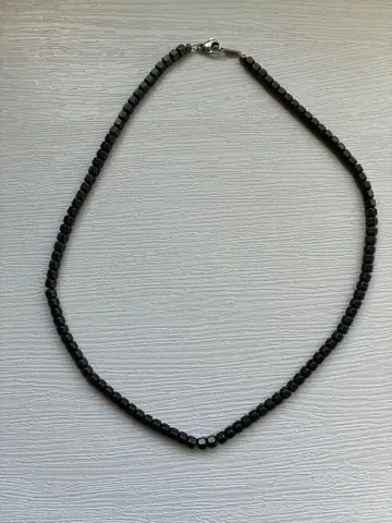 코란토테 루체 블랙 목걸이