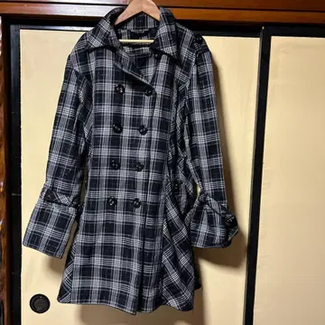 WHITE FRAN GOLD 체크 무늬 트렌치코트