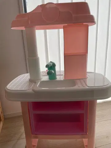 핑크색 소꿉놀이 주방