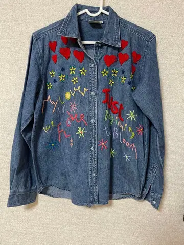 자수 데님 셔츠 하트와 꽃