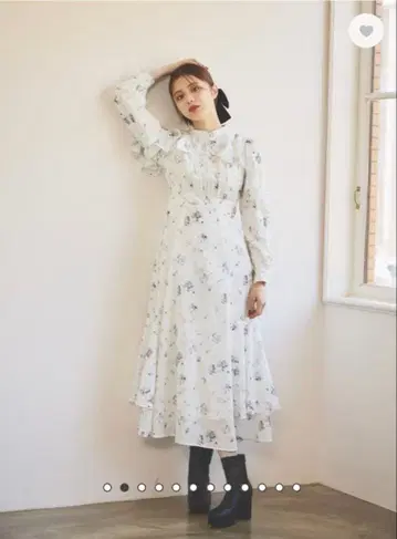 An MILLE 프릴 플라워 플레어 원피스 블랙