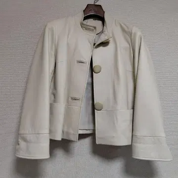 화이트 가죽 숏 자켓