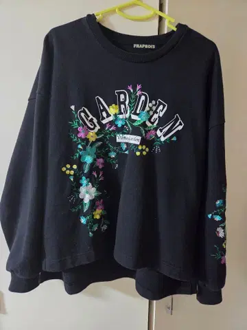 FRAPBOIS 꽃무늬 자수 트레이닝복 블랙