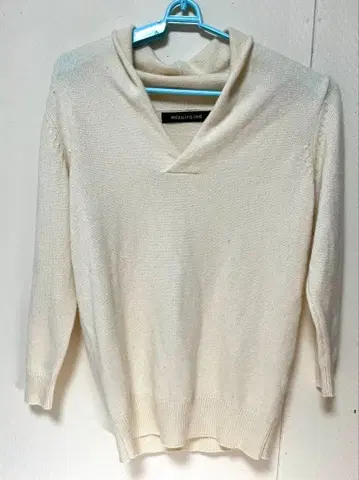 아이보리 숄카라 니트 스웨터