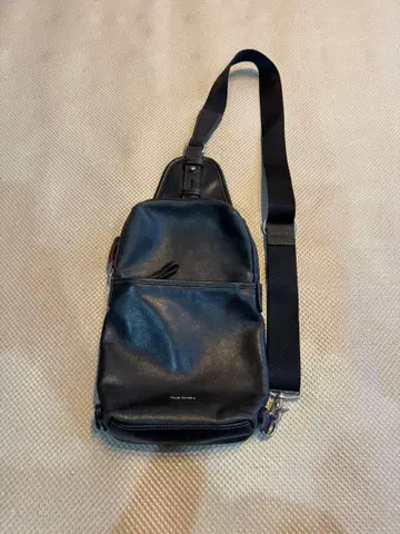 메루카리 한정 특별 세일 중! Paul Smith 블랙 가죽 바디백