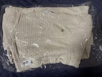 overE 미개봉 새상품 V넥 케이블 니트 원피스 사이즈 90