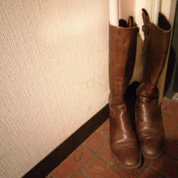 브라운 가죽 롱 부츠 백 스트랩 포함