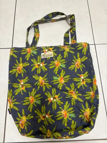 파타고니아 꽃무늬 토트백 네이비
