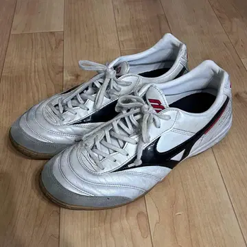 미즈노 풋살화 화이트/블랙