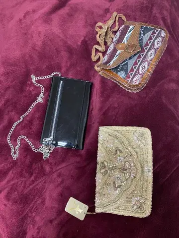 비즈 장식 클러치백과 숄더백 세트