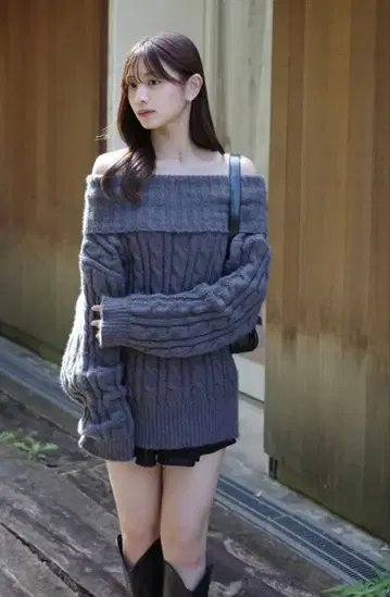 HOLIDAY&HOLIDAY 오프숄더 케이블 니트