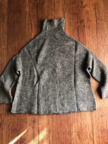 SACRA 그레이 모헤어 터틀넥 스웨터