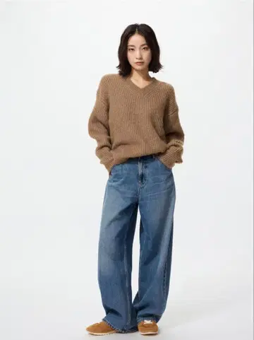 유니클로 배기 커브 청바지 24 기장 짧음