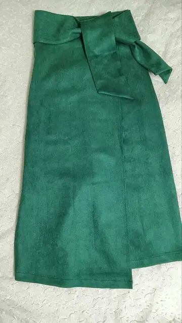 리본 포함 스웨이드 느낌 랩스커트