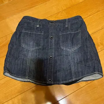다크 데님 버튼 프론트 미니 스커트