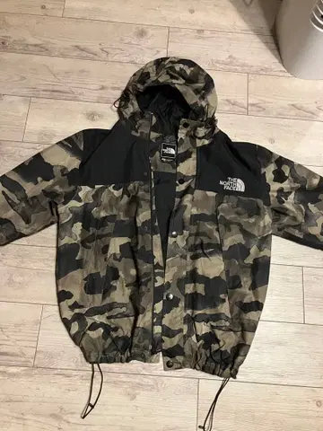 The North Face 카모플라쥬 마운틴 파카