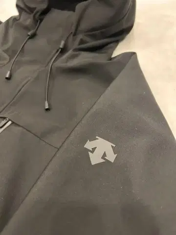 [ 데상트 x 수트 컴퍼니 ] 나일론 자켓