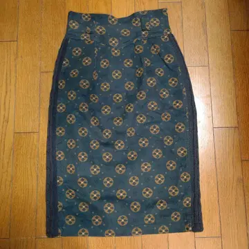 이타리야 모노그램 스웨이드풍 타이트 스커트 새상품급 9호