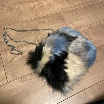 퍼 숄더백 캐세리니