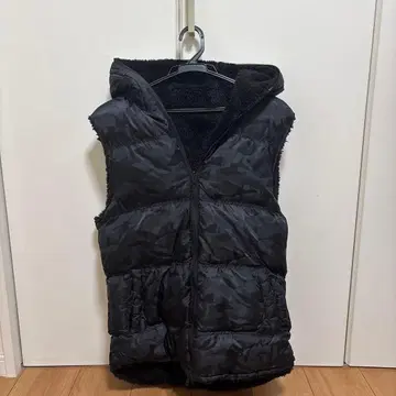 카모 패턴 블랙 다운 베스트 후드 부착