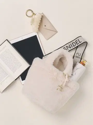 SNIDEL 퍼 숄더백 화이트