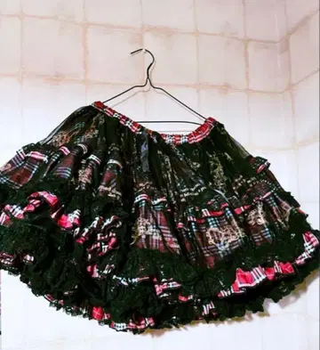 에이치 나오토 주얼리 빨간색 블랙 골드 볼륨 스커트