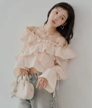 2way 크로스 프릴 디자인 블라우스 Chico