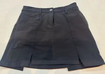 데상트 골프 스커트 블랙 M 사이즈 일체형 이너 팬츠 포함