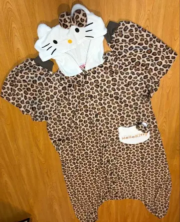 헬로키티 레오파드 무늬 룸웨어 인형옷