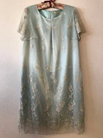 새상품급 로즈 티아라 꽃 자수 원피스 46 사이즈