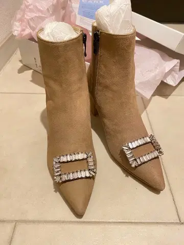 새상품 DIANA 다이애나 비쥬 장식 베이지 스웨이드 부츠