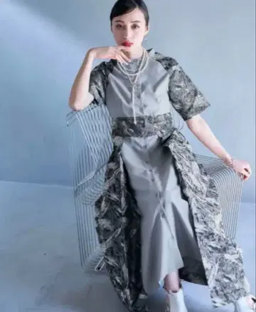 [ 완판템 ] HARE 자카드 절개 스탠드 칼라 원피스