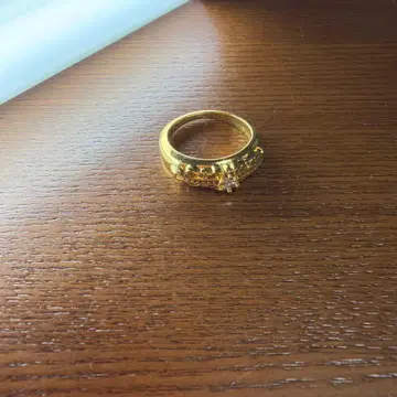 장식적인 골드링 크리스탈 포함