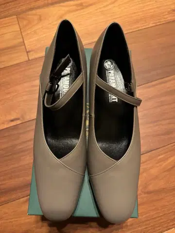 PARAMOUNT 그레이 가죽 스트랩 펌프스 25cm 새상품