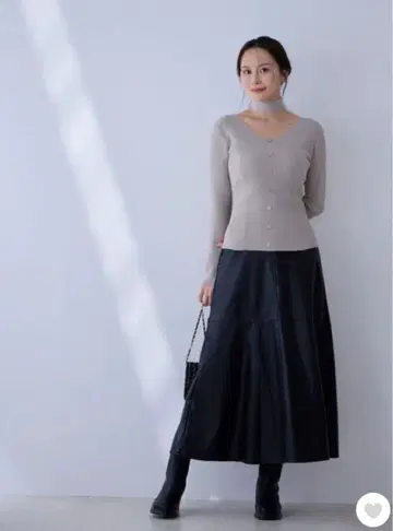 새상품 overE 초커 버튼 디자인 V넥 니트 사이즈 90