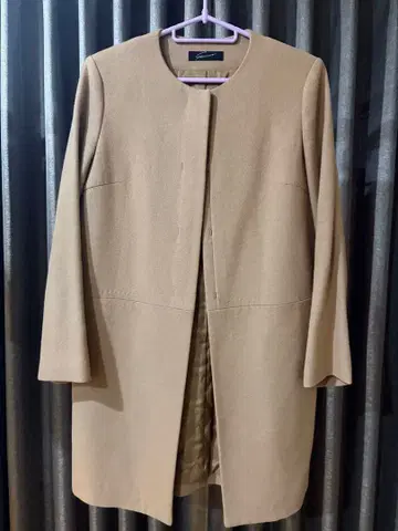 [ stunning lure ] 베이지 노카라 코트 (무릎 기장)