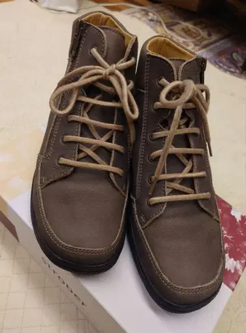 스트뢰버 브라운 하이컷 부츠 23.5