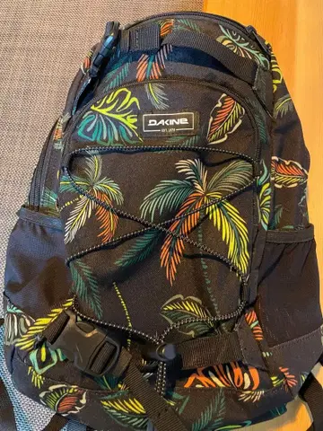 DAKINE 트로피컬 패턴 백팩