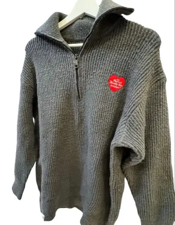 대만 MERCCI22 BOUTIQUE 그레이 하이넥 스웨터 하트